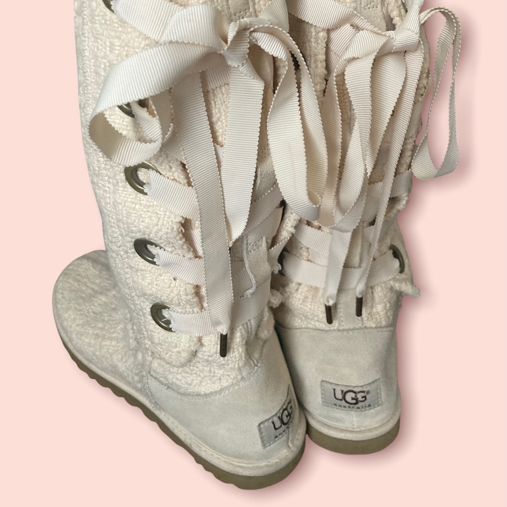 SOLD Ugg Heirloom ivory lace-up boots sz 9